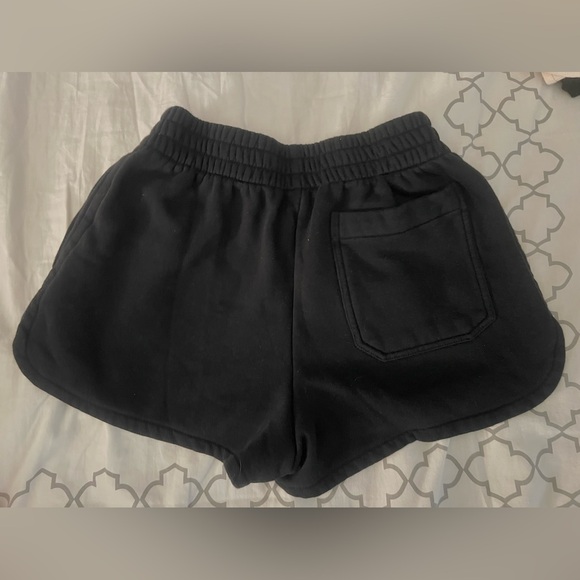 Women’s shorts - Picture 2 of 3